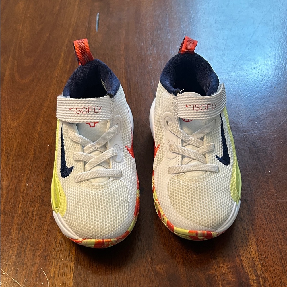 Nike Kids ISOFLY Basketball Sneakers